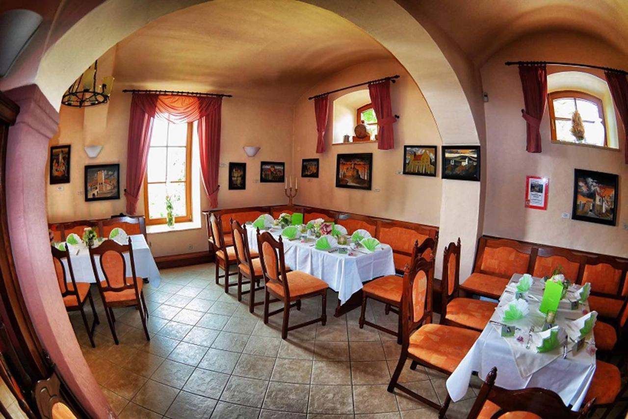 Hotel Und Restaurant Rittergut Kreipitzsch Naumburg  Exterior foto